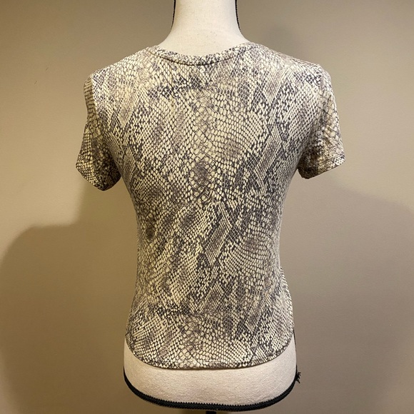 Aritzia Babaton Gray Green Snake Skin Tee Shirt - Picture 5 of 8